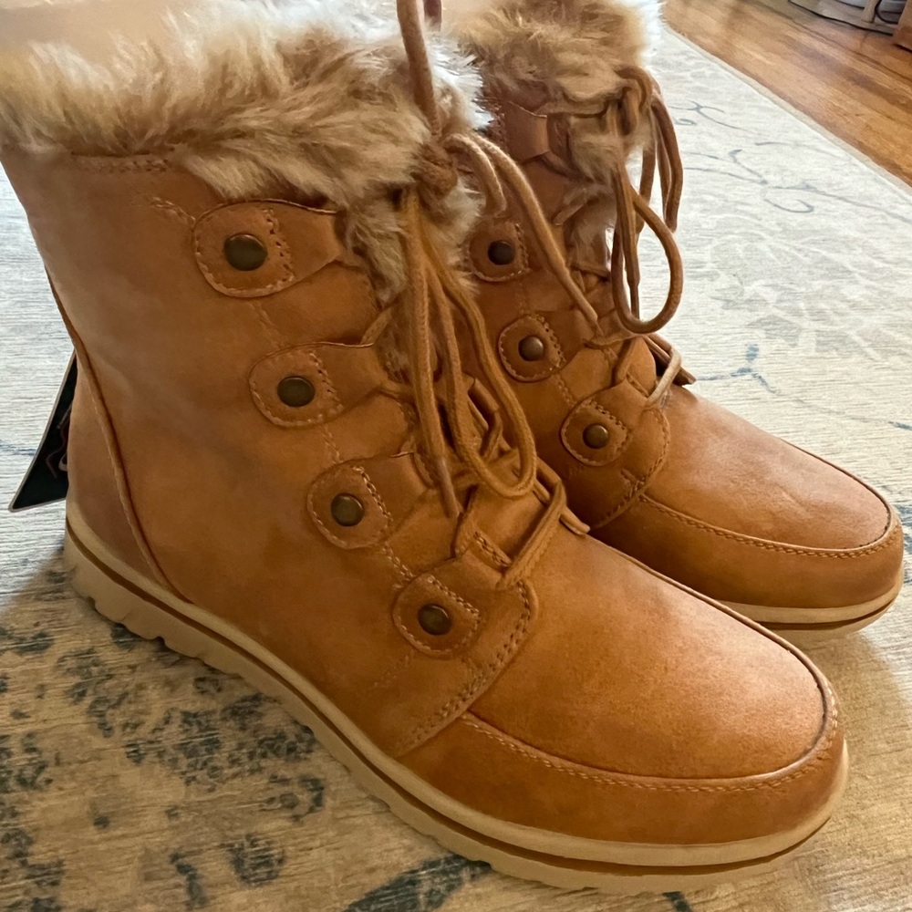 Cliffs by White Mountain Holly Fur Laceup Boots 8.5